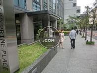 玄関前の敷地は余裕があります