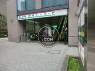 地下と２階に行けるエスカレータ－
