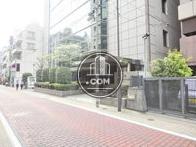 大きな通りから入った場所にあるので静かです