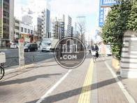 横幅のある歩道