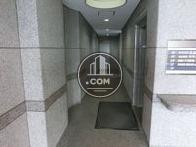 石張りのエントランスです。