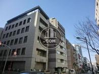 斜向かいには麹町警察署がございます
