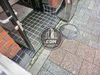 コンパクトな入口です