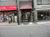 赤い屋根がついています