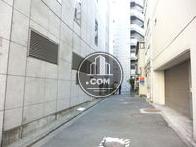 建物裏手の路地