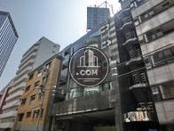 外階段がシルバーでお洒落です