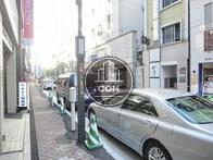 玄関前の舗装された歩道