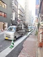 繁華街エリアに面しています