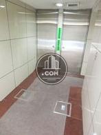 綺麗に石目張りされたエントランス
