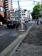 建物前の道