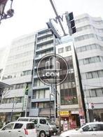 大きな通りに面しています