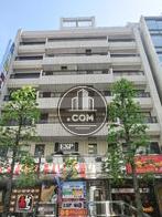 建物中央部分が前に出ています