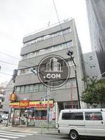 ライトグレーの外装で構成