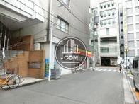 隣接する脇道奥からの見え方