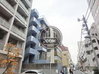 周辺は居住用ビルも建ち並んでおります
