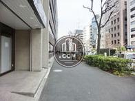 人通りはそれほど多くないです