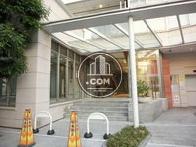 玄関部分の透明感に圧倒されます