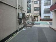 路地からみた東通りです