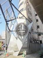 メッシュ素材を多用した建築デザイン