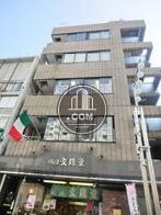 地下と1階は店舗です