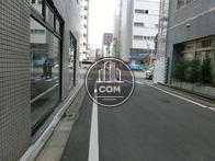 ビル横側の通りです
