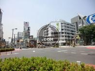 明治通りと表参道の交わる広い交差点