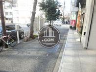 街路樹のある前面歩道