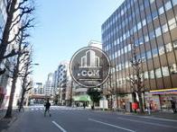 幅広い公道沿い
