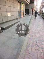 ゆるやかな傾斜のある正面口