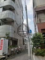 路地の道幅は狭めです