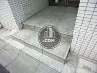 少し段差のある入口