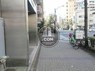 レンガの敷かれた歩道です