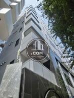 正面の両側にバルコニーが設置されています