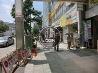 駅ローターリーに面しています
