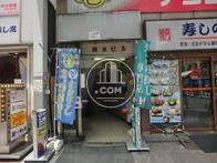 入口付近は賑やかな雰囲気です