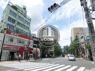 目白三丁目交差点が目印です