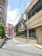 隣接する側道