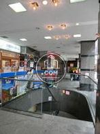 店舗が並ぶ1階部分