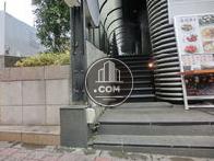 ２階の店舗の専用の階段です
