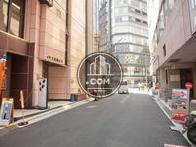 前方は小滝橋通りです