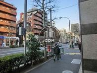 青梅街道に面しています
