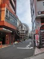 裏側は路地になっています