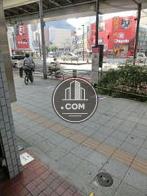 入口付近より交差点を撮影