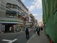 周辺は飲食店も多いです