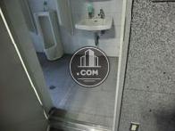 エントランスにお手洗いがあります