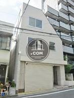 脇道沿いに望める建物
