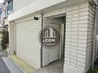 コンパクトな玄関口
