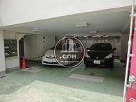 一階部分には駐車場があります