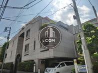 白いブロック調のタイルです