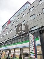 窓が規則的に配置されています